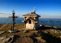 часовня на вершине горы петрос в карпатах