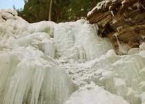 ледяной водопад в походе по карпатам