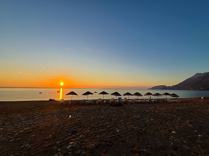 пляж в чиралах