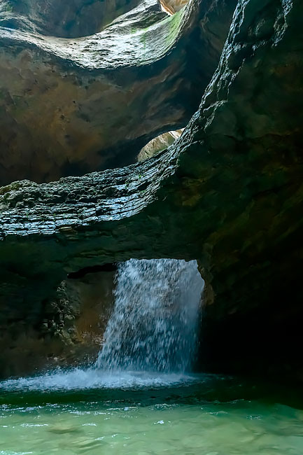 салтинский водопад с водой
