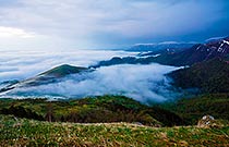гора Асбестная - виды с Ачешбока затуманенная гора Асбестная